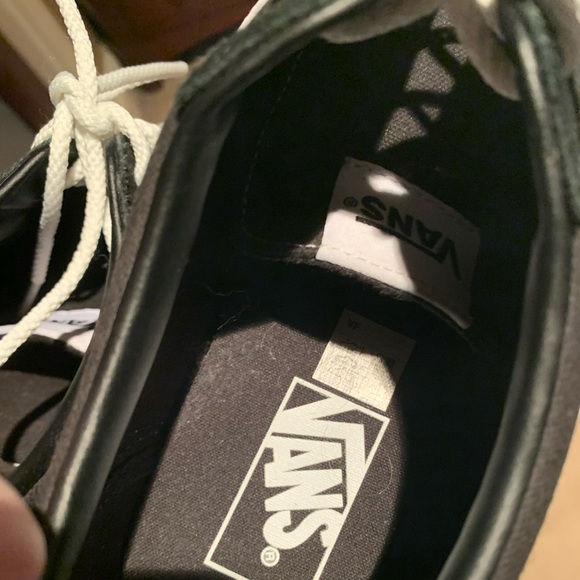 Vans - Picture 3 of 5